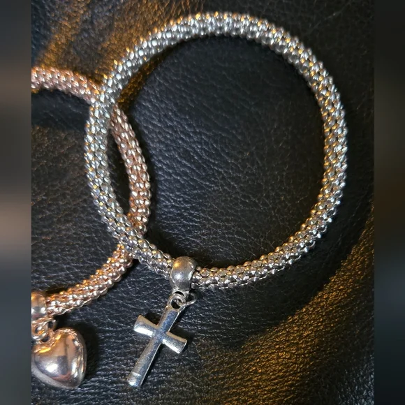 Mark by Avon Stretch bracelet set rosegold  heart & silver cross - Picture 5 of 6
